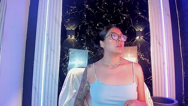 Snapshot of LolaXXXperience chatting on September 23, 11:17 am LolaXXXperience online show from September 23, 11:17 am