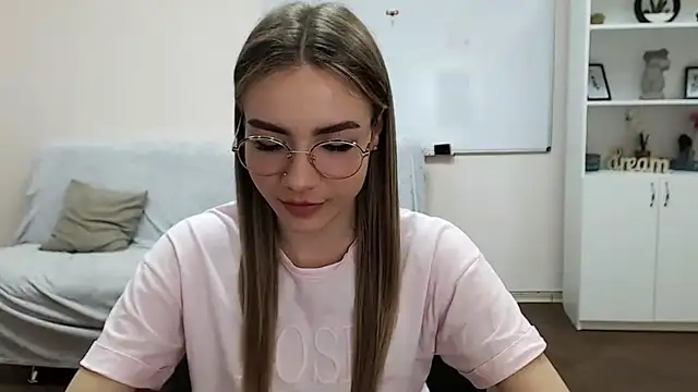 Snapshot of aSingleOne chatting on October 27, 5:47 pm aSingleOne online show from October 27, 5:47 pm