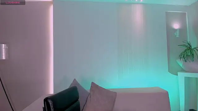 Snapshot of SussyBellX chatting on November 10, 9:20 pm SussyBellX online show from November 10, 9:20 pm