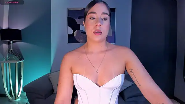 Snapshot of SussyBellX chatting on October 3, 8:10 pm SussyBellX online show from October 3, 8:10 pm