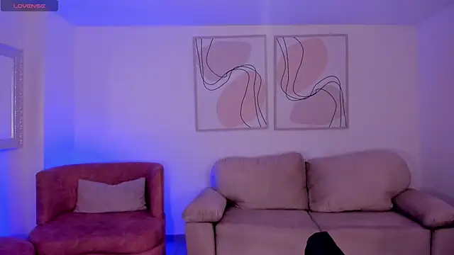 Snapshot of SussyBellX chatting on November 25, 8:09 pm SussyBellX online show from November 25, 8:09 pm