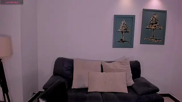 Snapshot of SussyBellX chatting on November 18, 7:28 pm SussyBellX online show from November 18, 7:28 pm