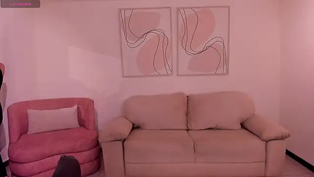 LucyWeiss  online show from November 20, 8:09 pm