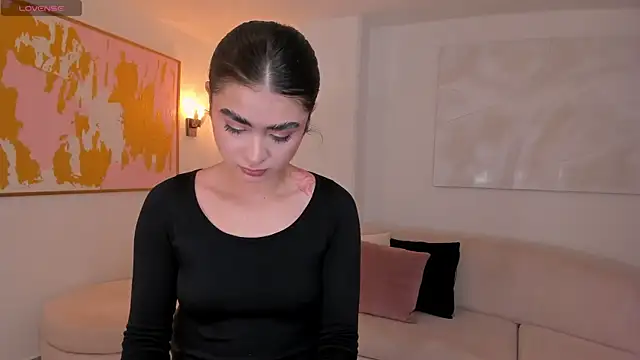 LucyWeiss  online show from October 25, 7:47 pm