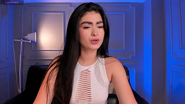 LucyWeiss  online show from November 5, 8:01 pm