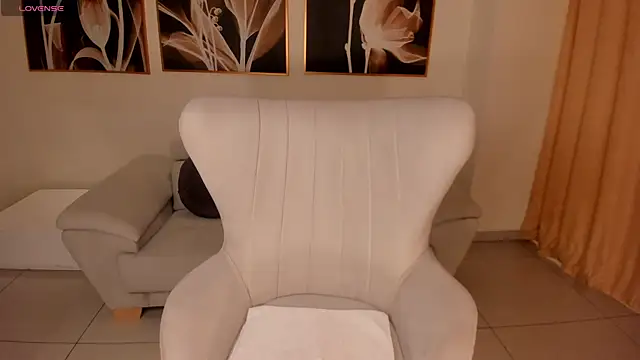 LucyWeiss  online show from October 27, 7:48 pm