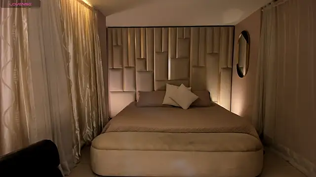 LucyWeiss  online show from October 10, 8:53 pm