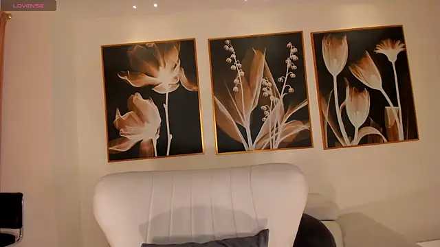 LucyWeiss  online show from October 28, 7:57 pm