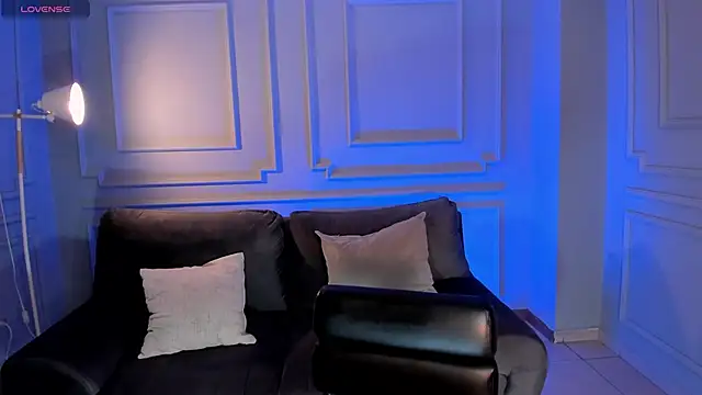 LucyWeiss  online show from November 7, 7:51 pm