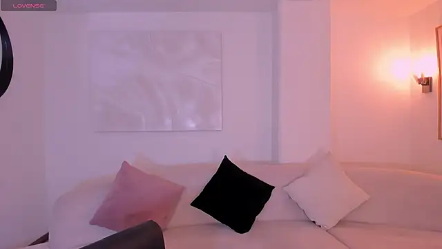 LucyWeiss  online show from October 23, 9:02 pm