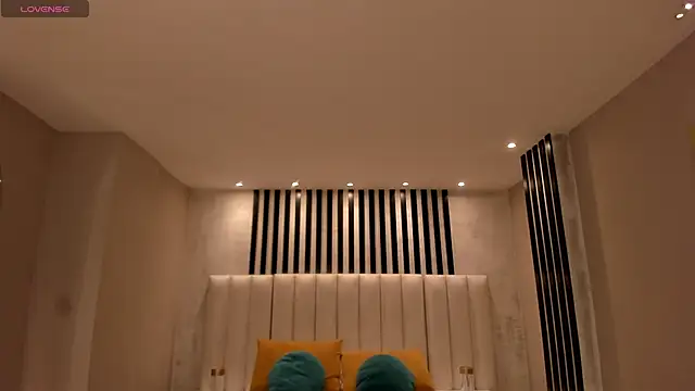 LucyWeiss  online show from November 11, 7:41 pm