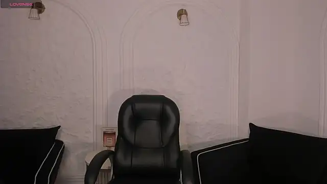 Snapshot of MayaMoretti_ chatting on December 14, 3:13 am MayaMoretti online show from December 14, 3:13 am