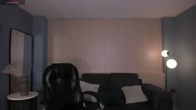 MayaMoretti  online show from April 5, 3:35 am