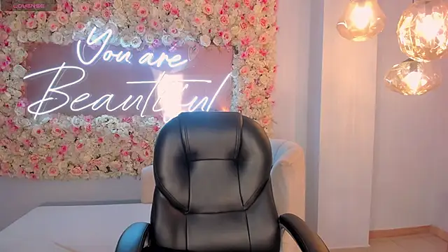 Snapshot of MayaMoretti_ chatting on October 23, 3:38 am MayaMoretti online show from October 23, 3:38 am