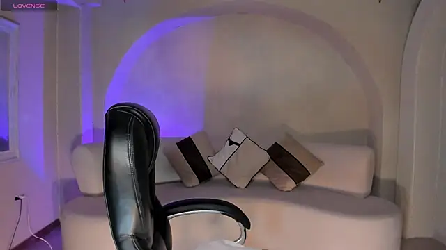 MayaMoretti  online show from February 25, 4:01 am