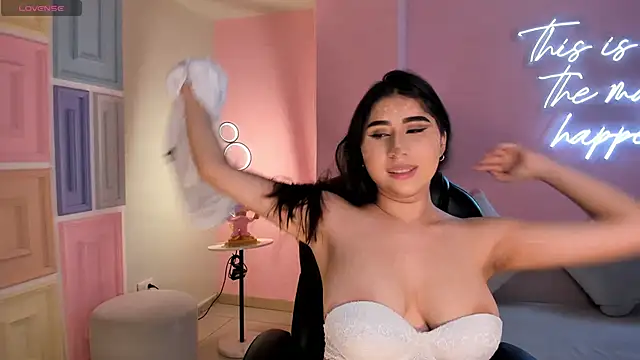 Snapshot of MayaMoretti_ chatting on November 1, 4:19 am MayaMoretti online show from November 1, 4:19 am