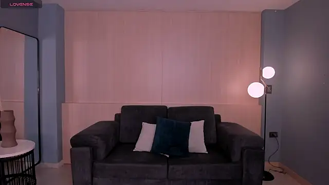 MayaMoretti  online show from March 31, 4:03 am