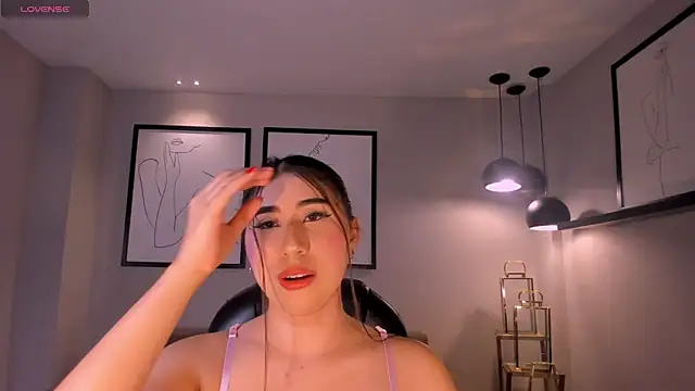 MayaMoretti  online show from December 17, 3:44 am