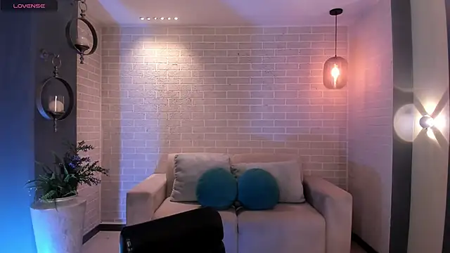 MayaMoretti  online show from March 11, 3:55 am