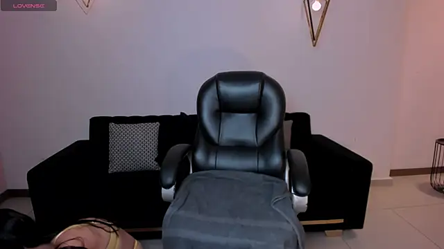 MayaMoretti  online show from December 23, 3:50 am