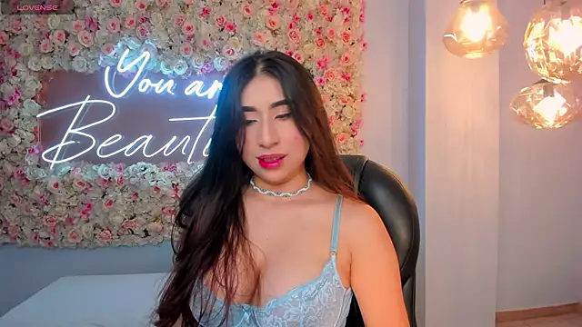 Snapshot of MayaMoretti_ chatting on October 24, 3:38 am MayaMoretti online show from October 24, 3:38 am