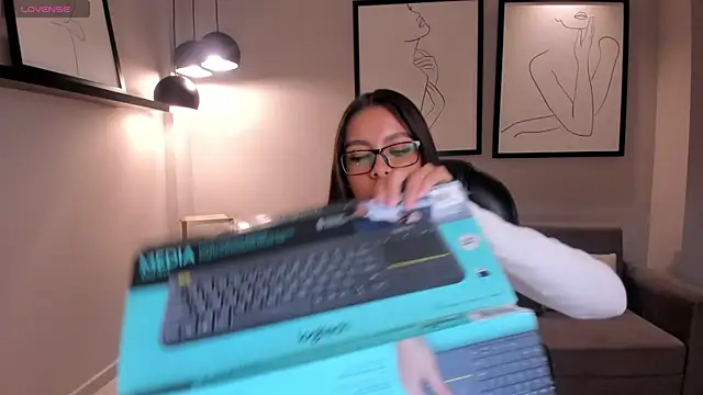 NinaBlum online show from October 19, 3:20 am