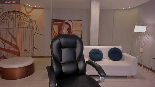 NinaBlum online show from November 27, 5:08 am