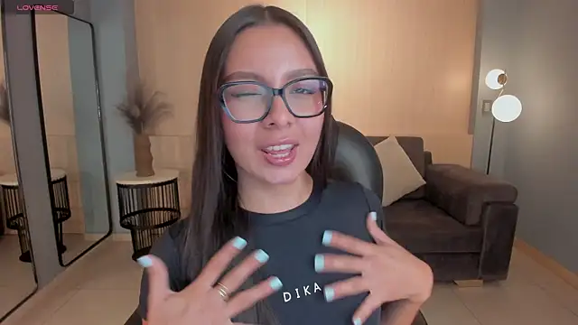 NinaBlum online show from November 14, 8:12 pm