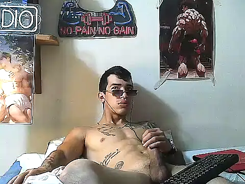 Snapshot of Strongcockfitness chatting on September 13, 5:51 am Strongcockfitness online show from September 13, 5:51 am