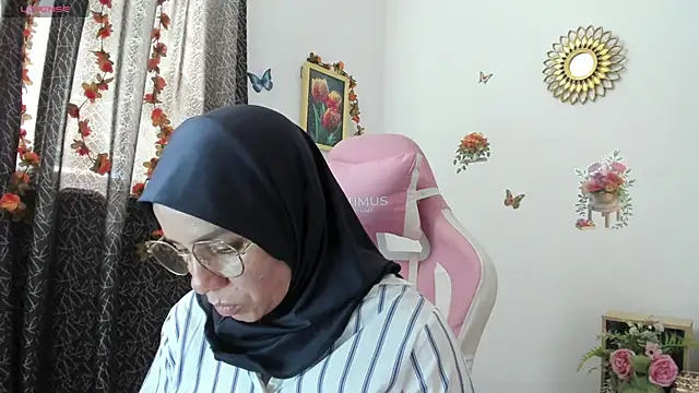 Snapshot of dalila_kemur chatting on May 26, 3:32 pm dalila kemur online show from May 26, 3:32 pm