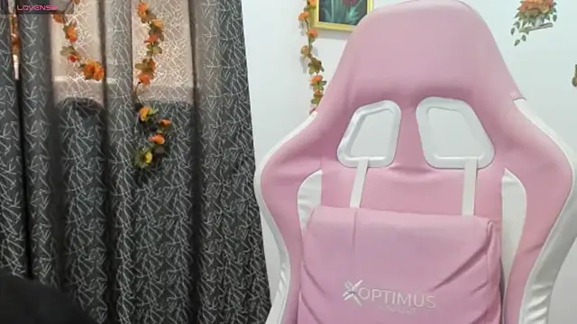 Snapshot of dalila_kemur chatting on April 25, 5:10 pm dalila kemur online show from April 25, 5:10 pm