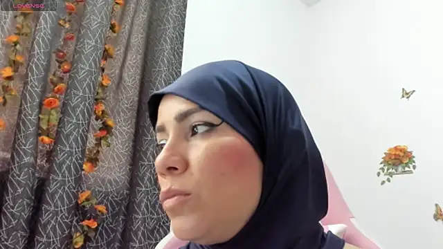 Snapshot of dalila_kemur chatting on May 21, 3:20 pm dalila kemur online show from May 21, 3:20 pm