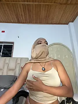 Snapshot of Yuli_arabic chatting on May 9, 6:44 pm Yuli arabic online show from May 9, 6:44 pm