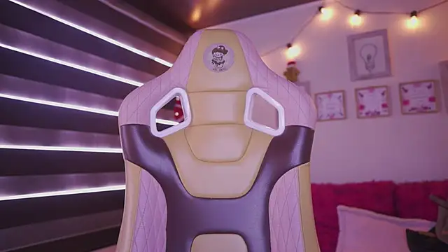 Rebecah 1 online show from December 17, 1:27 pm