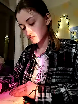LillySvon online show from April 8, 8:43 pm