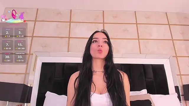 Snapshot of RoxyLior chatting on March 4, 11:07 am RoxyLior online show from March 4, 11:07 am