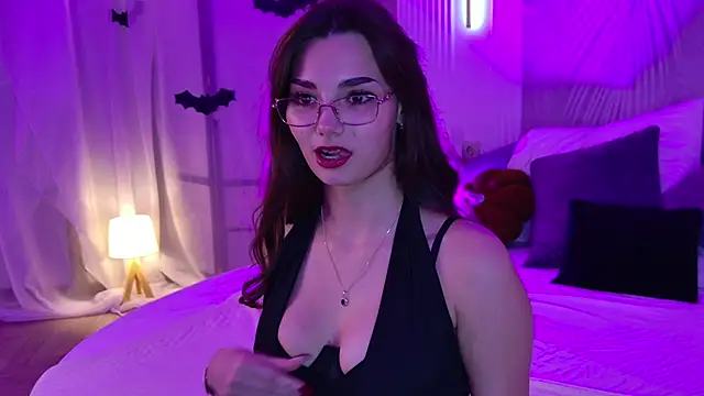 LeaMelone online show from November 9, 5:06 pm