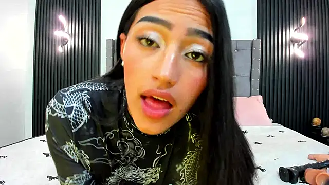 Snapshot of Parys_Hot chatting on November 6, 3:21 am Parys Hot online show from November 6, 3:21 am