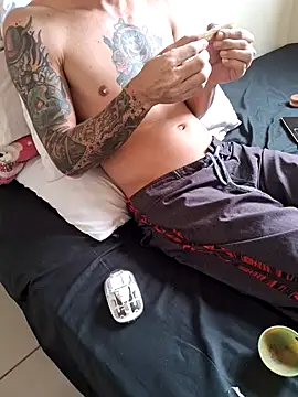 Skate012 online show from May 1, 2:22 pm
