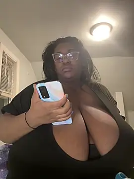 Snapshot of bunbun420247 chatting on February 23, 12:01 am bunbun420247 online show from February 23, 12:01 am