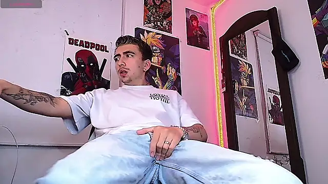 Snapshot of liamty_luxor chatting on October 7, 2:01 am liamty luxor online show from October 7, 2:01 am