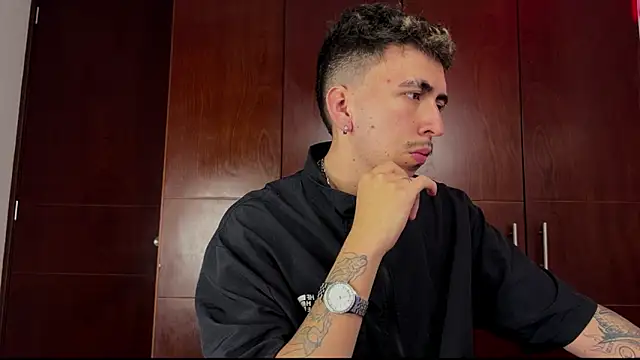 Snapshot of liamty_luxor chatting on October 22, 3:28 am liamty luxor online show from October 22, 3:28 am