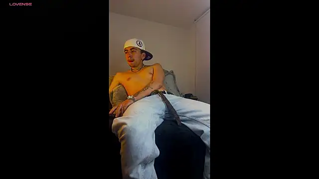 Snapshot of liamty_luxor chatting on October 8, 2:13 am liamty luxor online show from October 8, 2:13 am