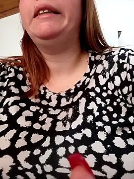 Snapshot of bellita13 chatting on October 28, 3:22 pm bellita13 online show from October 28, 3:22 pm