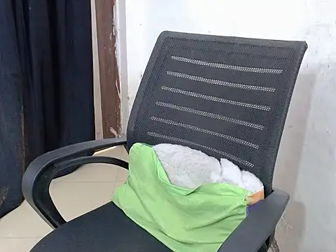 Snapshot of sweet-ruhi chatting on October 15, 5:39 am sweet-ruhi online show from October 15, 5:39 am