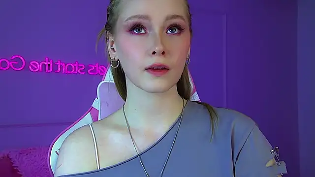 AgataFoxley online show from April 22, 6:36 pm