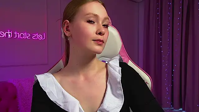 AgataFoxley online show from May 26, 6:33 am