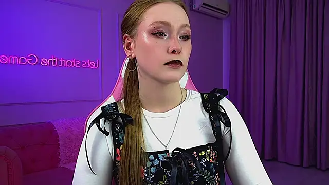 AgataFoxley online show from June 20, 6:24 pm