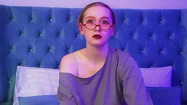 AgataFoxley online show from March 4, 6:04 pm