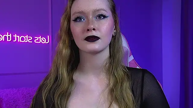 AgataFoxley online show from May 5, 6:38 am